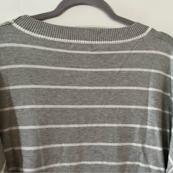 Max Studio Gray and Off White Striped Sweater Women’s Size 1X - Picture 14 of 16